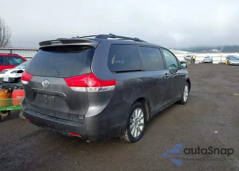 2012 Toyota Sienna Xle 7 Passenger z USA, uszkodzony, nr VIN 5TDDK3DC8CS036084